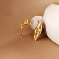 ARTISAN BODY SERIES NO.2 Esmer Mismatching Earrings
					