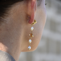 Apri Aesthetic Rose Pearl Drop Earrings (Gold)