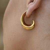 Damaris Chunky Curve Earrings (Gold)