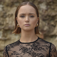 Lowen Chunky C Hoop Earrings (Gold)