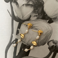 Apri Aesthetic Rose Pearl Drop Earrings (Gold)