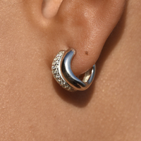 Amaryllis Twin Flame Curved Earrings (Silver)