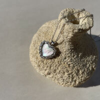 Charme Mother of Pearl Heart Pendant Necklace (Silver)