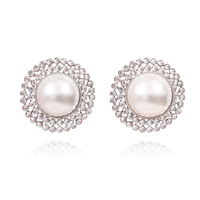 Le Paris 60s Pearl Stud Earrings image