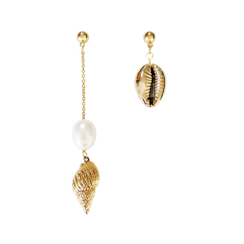 Svea Mismatching Shell Drop Earrings 